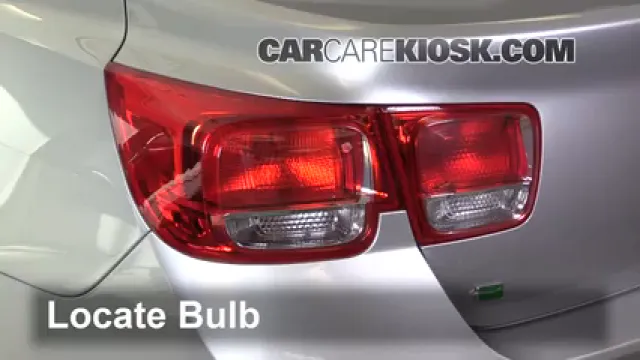 2016 Chevrolet Malibu Limited LT 2.5L 4 Cyl. Luces Luz de giro trasera (reemplazar foco)